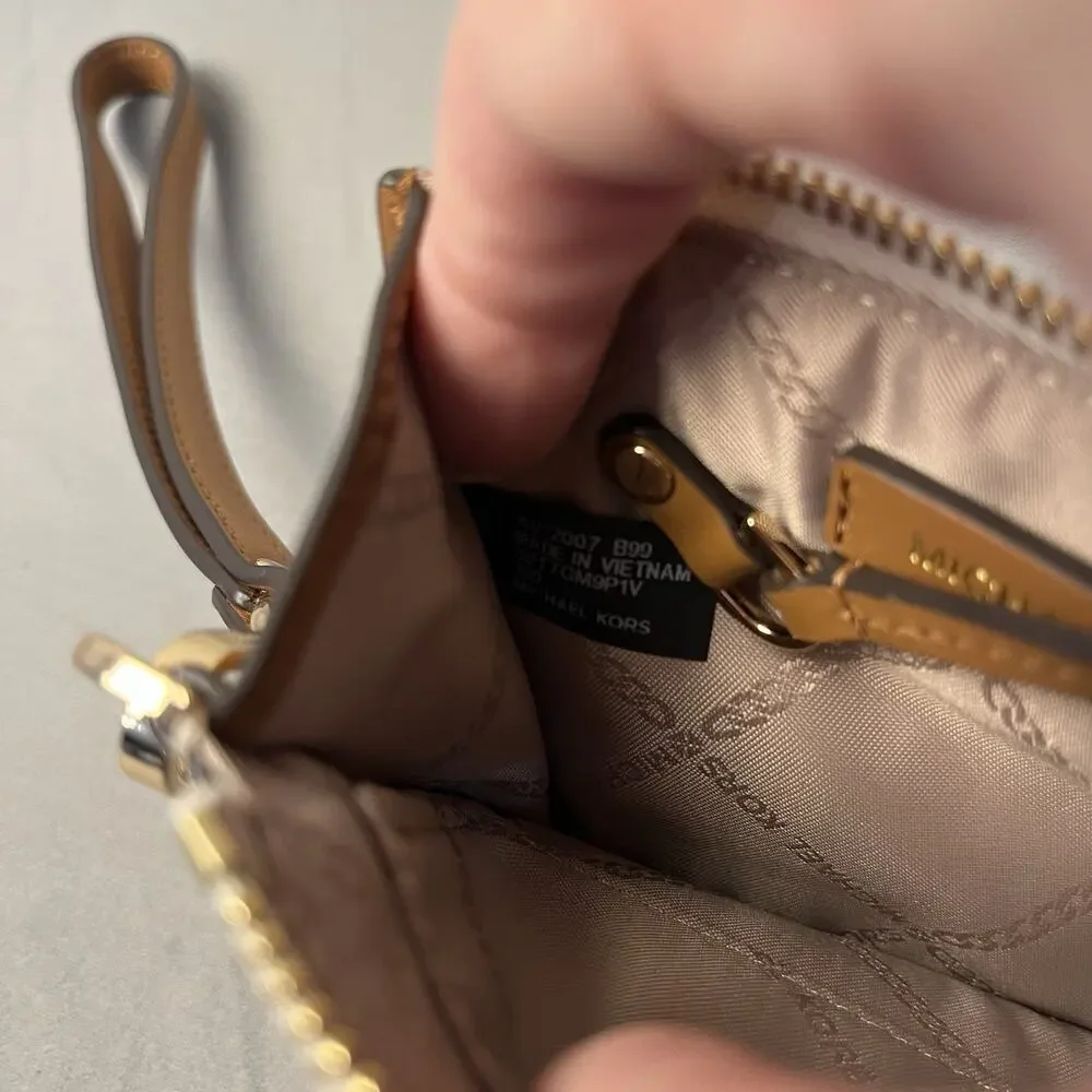 NWOT Michael Kors Jet Set Small Coin Purse Keychain Cardholder Wristlet Vanilla